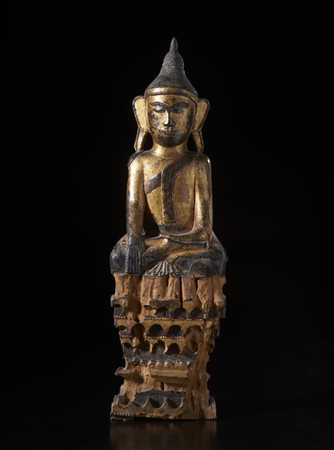  Arte Sud-Est Asiatico - Buddha in legno laccato su alta base 
Birmania, XX secolo .