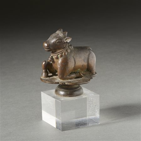  Arte Indiana - Fusione in bronzo raffigurante Nandi 
India Meridionale, XVIII secolo .