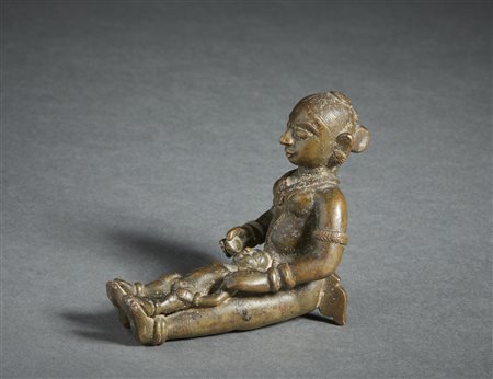  Arte Indiana - Figura di Shashthi in bronzo 
India, probabilmente Orissa, XVII-XVIII secolo .