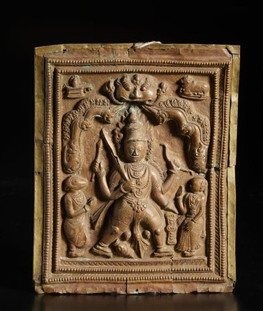  Arte Indiana - Placca Virabhadra in rame sbalzato 
India Meridionale, Tamil Nadu o Karnataka, XVIII- XIX  secolo .