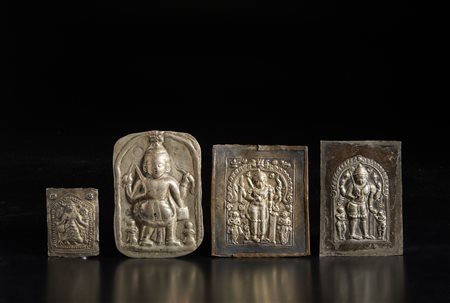  Arte Indiana - Gruppo di 4 placche Virabhadra in argento sbalzato 
India Meridionale, XIX secolo .