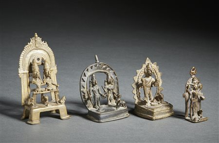  Arte Indiana - Gruppo di 4 altari in bronzo raffigurati divinità
India  popolare, XVIII-XIX secolo .