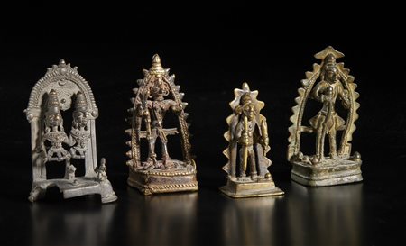  Arte Indiana - Gruppo di 4 altari in bronzo 
India tribale, XIX secolo .