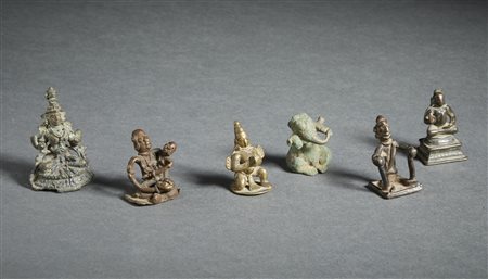  Arte Indiana - Gruppo di 6 miniature di bronzi devozionali
India, dal XVIII al XX secolo 
.