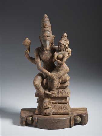  Arte Indiana - Statua in legno raffigurante Varaha con consorte
India, XVIII-XIX secolo .