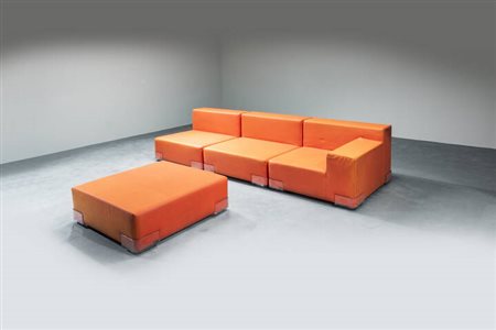 KARTELL<BR>Divano modulare composto da tre elementi e pouf