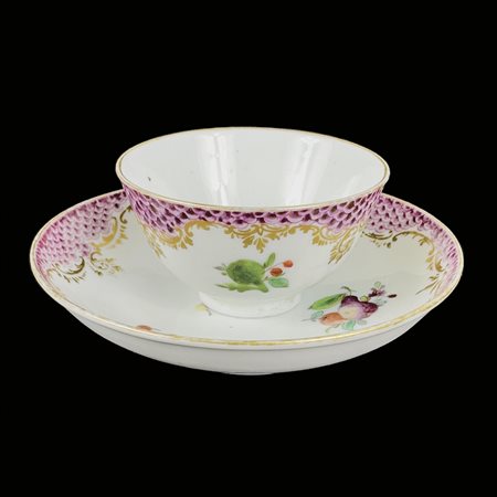 Tazza con piatto in porcellana, Venezia, Cozzi, 1770-'90, dipinta in...