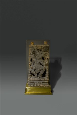 SCULTURA DI DIVINITA'<BR>Scultura in legno scolpito raffigurante divinità