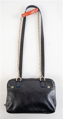 M MISSONI Borsa in pelle nera con finiture blu. Cm 20x26x2; manici cm 50....