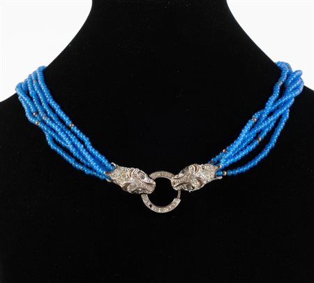 Collana a cinque fili di perline blu e argento con chiusura a forma di felino...