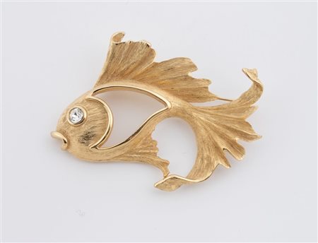 CHRISTIAN DIOR Spilla in metallo dorato a forma di pesce con applicazione di...