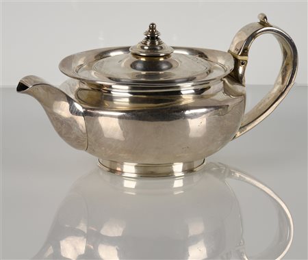  
Caffettiera in argento. Londra, 1806 
 peso g 700