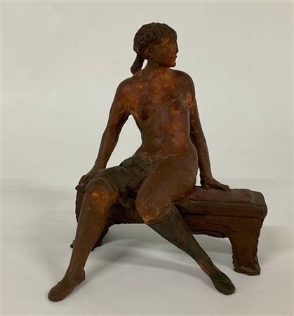 Ugo Riva Scultura in bronzo raffigurante donna nuda su panchina

Firmata e iscri