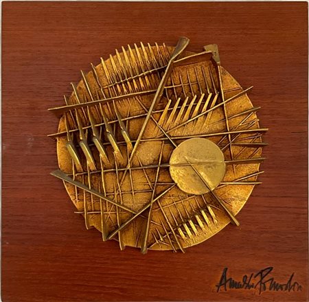 Arnaldo Pomodoro "Piccolo disco per IACP" 1982
bronzo dorato e legno
cm 18x18x5