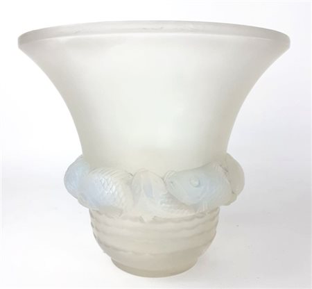 Lalique Vaso in vetro in vetro soffiato in stampo, acidato e opalescente con pes