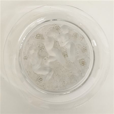 Lalique Centrotavola decorato da baccanti fra pampini e grappoli d'uva in vetro