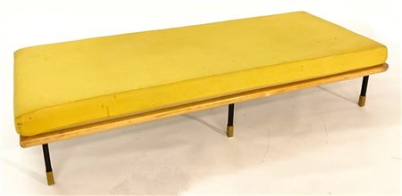 Arflex (Attribuito)
Daybed. Italia, anni '50/'60. Legno massello, piedini in met