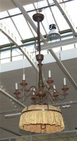 Lampadario saliscendi a otto luci in ottone (h. cm 160) (difetti)