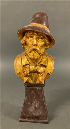 Scultore del secolo XIX, mezzo busto maschile con cappello, legno intagliato e