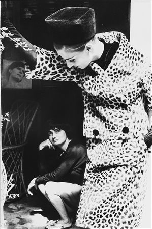 Frank Horvat (1928-2020)  - Harper's Bazaar (Iris Bianchi e Agnés Varda), 1962