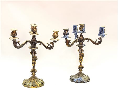 COPPIA DI GRANDI CANDELABRI IN ARGENTO VERMEILE Anni Trenta realizzati in...