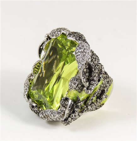 ANELLO IN ARGENTO, SMALTO, SWAROVSKY E CRISTALLO VERDE fascia in smalto verde...