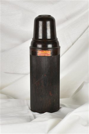 THERMOS IN BACHELITE marrone screziata Italia, anni '30 del XX sec h 26 cm...