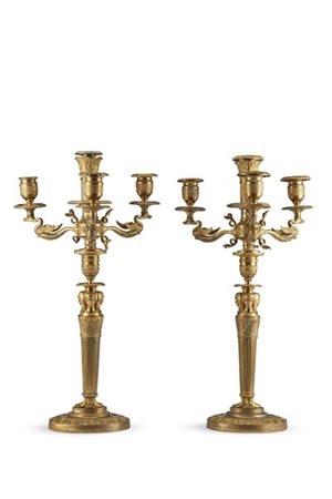 Coppia di candelabri in bronzo nello stile di Claude Galle a quattro fiamme, fu