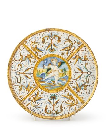 Manifattura di Deruta, secolo XVII. Alzata in maiolica dipinta in policromia, d