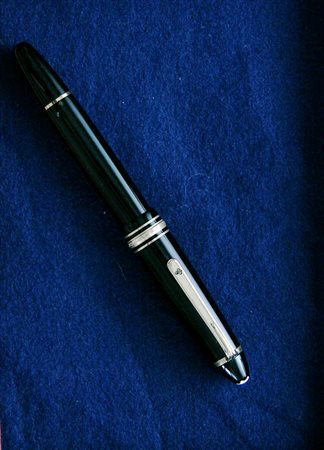 Montblanc Meisterstuck Solitaire 146 stilografica media - lacca nera