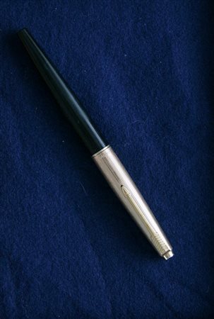 Parker Rolled Gold 17122 stilografica - lacca nera cappuccio oro