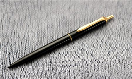 Pelikan K150 Revival penna a sfera a pulsante anni 50 - resina nera