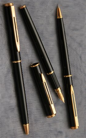 Waterman Executive stilografica con pennino oro 18 kt + penna a sfera +...