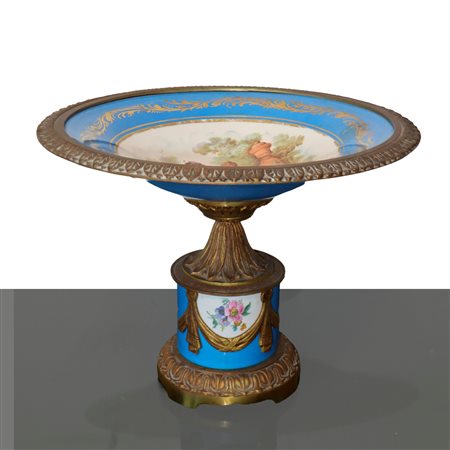 Sevres- Vincennes - Alzata in porcellana e finiture in bronzo dorato con scene galanti da Fragonard