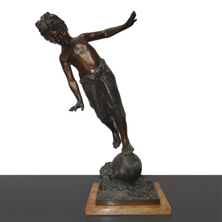 Vincenzo Cinque (Napoli 1852-Napoli 1929)  - Ragazzo in equilibrio su brocca, scultura in bronzo patinato bruno