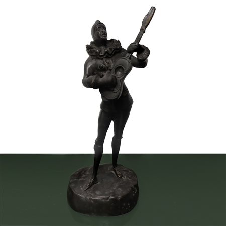 Pierrot con chitarra, scultura in bronzo, Tardo 19° secolo 