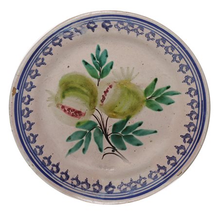 Piatto in maiolica policroma di Caltagirone con raffigurazione di melograni, 20° secolo 