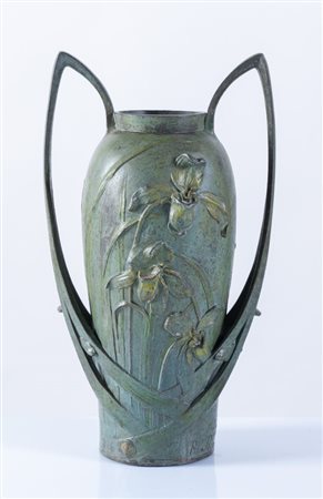 BLANCHE POCCARD DE SAINTILAU (Parigi, 1880-1972), Vaso in bronzo a due anse,...