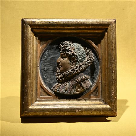 Placca in altorilievo raffigurante profilo di gentildonna, manifattura toscana del XVIII secolo