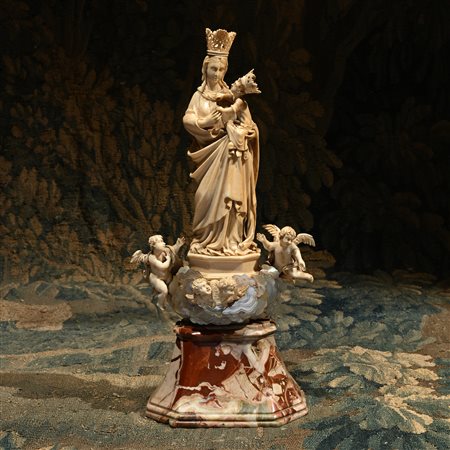 Scultura raffigurante Madonna con Bambino, Trapani XVII secolo