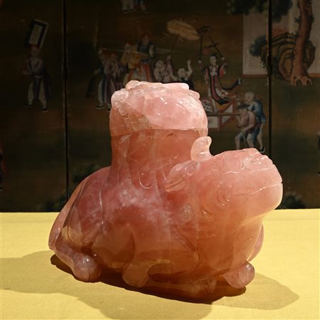 Grande vaso con coperchio in quarzo rosa, Cina fine del XIX secolo