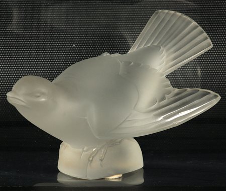 Renè Lalique (attr.) (1860-1945) La rondine, fermacarte Lotto unico composto...