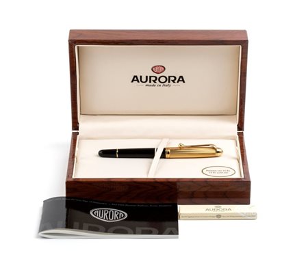  
AURORA: penna stilografica con pennino in oro 14K 
 