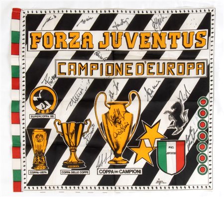  
Calcio, Italia, JUVENTUS F.C. bandiera con autografi 1985-86
sintetico cm.58x63