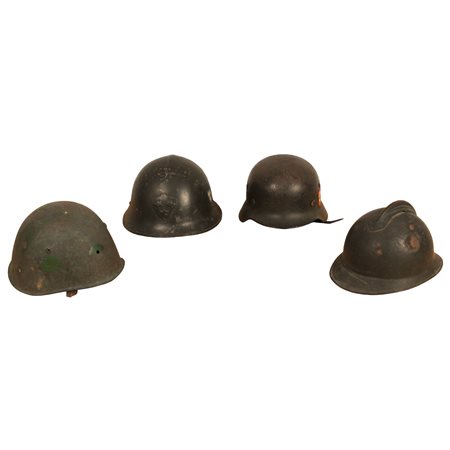 Otto elmetti militari - Eight military helmets