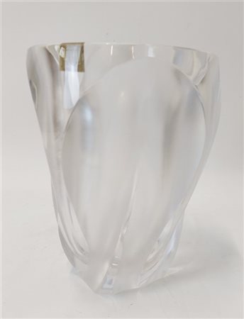 Lalique Vaso modello "Ingrid". Francia, anni '70/'80. Vetro incolore soffiato in