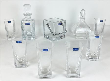 Manifattura Cristal de Sèvres. Set da liquore in cristallo composto da una bott