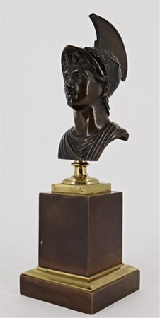 Scultore del secolo XIX. Busto di Alessandro Magno in bronzo su base a plinto i