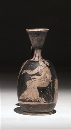 Lekythos apula a figure rosse Materia e tecnica: argilla figulina camoscio,...