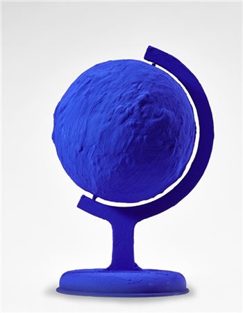 YVES KLEIN "La Terre Bleue" 
pigmento IKB e resina sintetica su calco in gesso
(